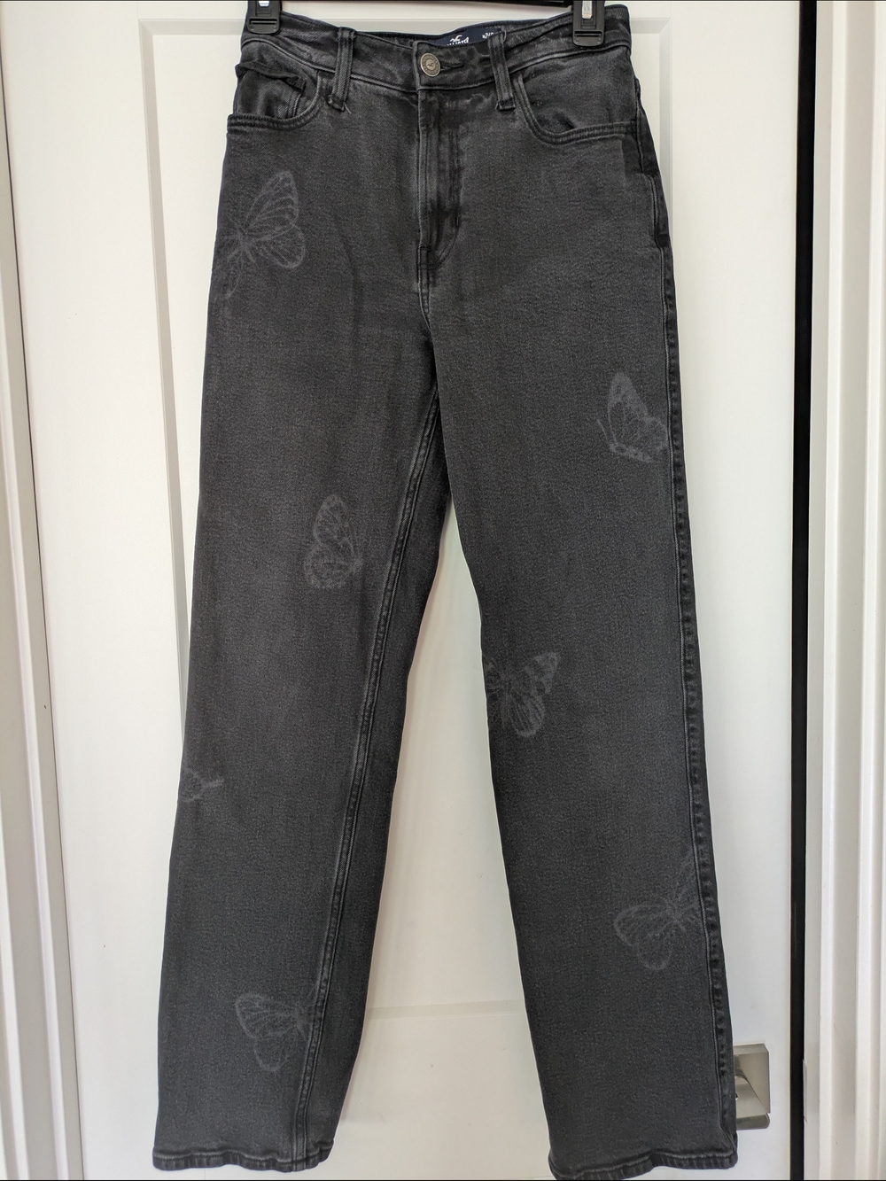 Hollister Straight-Leg Women’s "Dad" Jeans with Subtle Butterfly Motif — Black